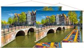Rondvaartboot langs de grachtenpanden van Amsterdam - Foto op Textielposter - 120 x 80 cm