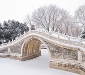 Met sneeuw bedekt bruggetje over Kunming Lake in Beijing - Fotobehang (in banen) - 250 x 260 cm