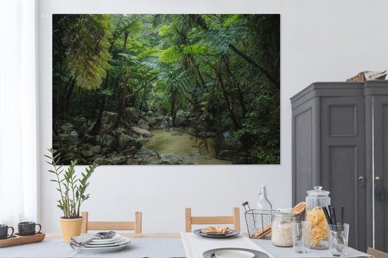 Canvas schilderij 180x120 cm - Wanddecoratie Riviertje in tropische jungle - Muurdecoratie woonkamer - Slaapkamer decoratie - Kamer accessoires - Schilderijen
