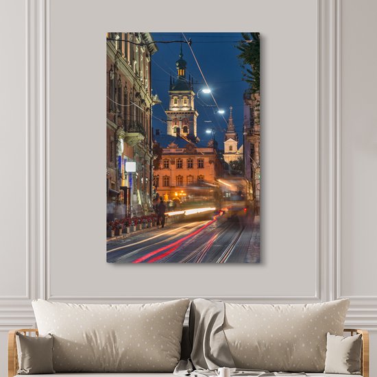 Canvas schilderij 120x180 cm - Wanddecoratie Drukke wegen in de binnenstad van Lvov in Oekraïne - Muurdecoratie woonkamer - Slaapkamer decoratie - Kamer accessoires - Schilderijen