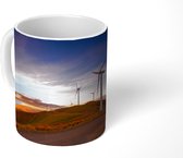 Mok - De zon gaat onder in een park van windmolens - 350 ML - Beker