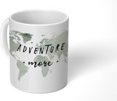 Mok - Wereldkaart - Grijs - Quote - 350 ML - Beker - Mok met Tekst