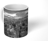 Mok - Schemerige skyline oude stad Sanaa in Jemen - zwart wit - 350 ML - Beker