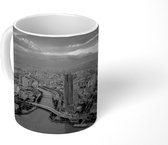 Mok - Zonsondergang in het Vietnamese Ho Chi Minhstad - zwart wit - 350 ML - Beker
