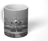 Mok - Vliegtuig landt in China - zwart wit - 350 ML - Beker