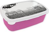 Broodtrommel Roze - Lunchbox - Brooddoos - Lipizzaner paarden in het grasland (zwart/wit) - zwart wit - 18x12x6 cm - Kinderen - Meisje