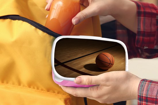 Lunch box Rose - Lunch box - Boîte à pain - Un ballon de basket à l'honneur sur un terrain de basket - 18x12x6 cm - Enfants - Fille