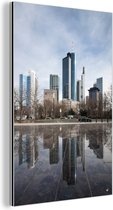 Wanddecoratie Metaal - Aluminium Schilderij Industrieel - Reflectie van de gebouwen in Frankfurt am Main - 40x60 cm - Dibond - Foto op aluminium - Industriële muurdecoratie - Voor de woonkamer/slaapkamer