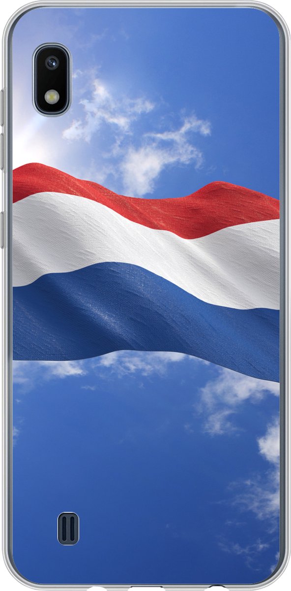 Telefoonhoesje Geschikt voor Samsung Galaxy A10 hoesje - De vlag van Nederland wappert in de lucht - Siliconen Telefoonhoesje Telefoonhoesje