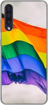 Geschikt voor Samsung Galaxy A50 hoesje - Foto van een regenboog vlag - Siliconen Telefoonhoesje