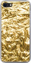 Geschikt voor iPhone 8 hoesje - Gouden folie met een gerimpelde textuur - Siliconen Telefoonhoesje