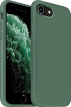 Coverzs Luxe Liquid Silicone case geschikt voor Apple iPhone SE 2022 / SE 2020 hoesje - Groen - Geschikt voor iPhone SE2020 & SE2022 case - Dennen groene case - Beschermhoesje - Ba