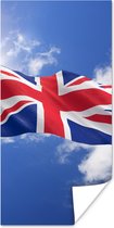 Poster Le drapeau du Royaume-Uni ondulant dans les airs - 75x150 cm