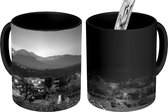 Magische Mok - Foto op Warmte Mok - Panorama San Salvador en vulkanen - zwart wit - 350 ML