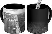 Magische Mok - Foto op Warmte Mok - Torens in New York naast Central Park - zwart wit - 350 ML