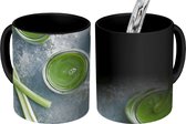 Magische Mok - Foto op Warmte Mok - Frisse groene selderij grijze ondergrond - 350 ML