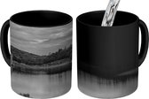 Magische Mok - Foto op Warmte Mok - Connecticut - Zwart - Wit - Bomen - Amerika - 350 ML