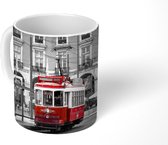 Mok - Zwart-wit foto met een rode tram - 350 ML - Beker