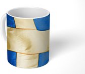 Mok - Koffiemok - Close-up van de vlag van Zweden - Mokken - 350 ML - Beker - Koffiemokken - Theemok