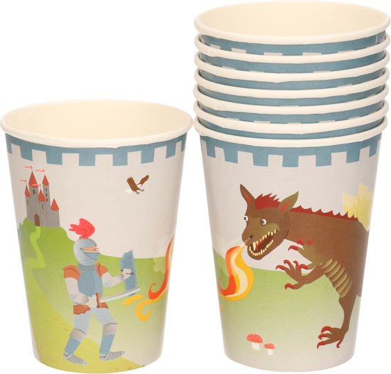 Twee papieren bekers, één met ridder bij kasteel, ander met draak die vuur spuwt.