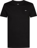 Zwarte regular fit T-shirt met korte mouwen en een kleine witte 'Petrol' tekst opdruk op de linkerborst.