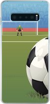 Geschikt voor Samsung Galaxy S10 Lite hoesje - Een illustratie van een voetbal op het veld in het stadion - Jongens - Meiden - Kids - Siliconen Telefoonhoesje