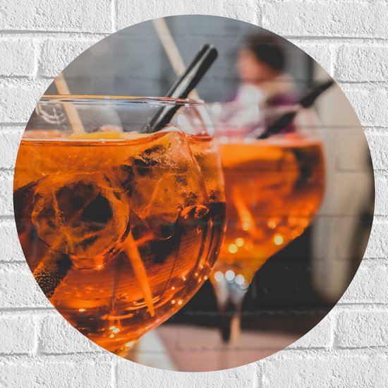 Muursticker Cirkel - Oranje Drankje in Glazen - 60x60 cm Foto op Muursticker