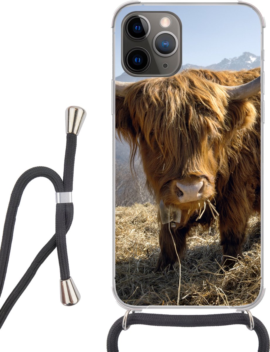 Telefoonhoesje Geschikt voor iPhone 11 Pro - Schotse Hooglander - Berg - Sneeuw - Siliconen - Crossbody - Backcover met Koord - Telefoonhoesje met koord - Hoesje met touw Telefoonhoesje