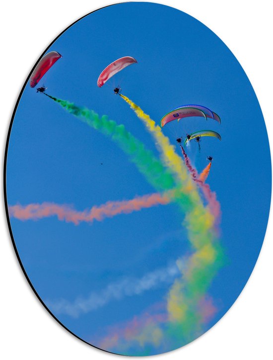 Dibond Ovaal - Vliegshow van Paragliders met Kleurrijke Rook - 30x40 cm Foto op Ovaal (Met Ophangsysteem)