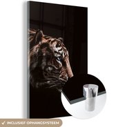 Glasschilderij tijger - Dieren - Portret - Zwart - Wanddecoratie glas - Schilderij glas - 80x120 cm - Foto op glas - Woonkamer - Decoratie slaapkamer - Glasplaat - Muurdecoratie