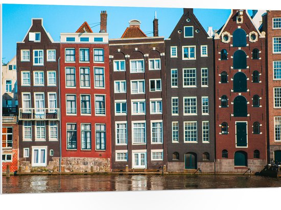 PVC Schuimplaat - Traditionele Grachtenpanden van Amsterdam in Verschillende Kleuren - 105x70 cm Foto op PVC Schuimplaat (Met Ophangsysteem)