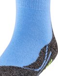 Blauwe sokken met zwarte en felgroene accenten, gebreid