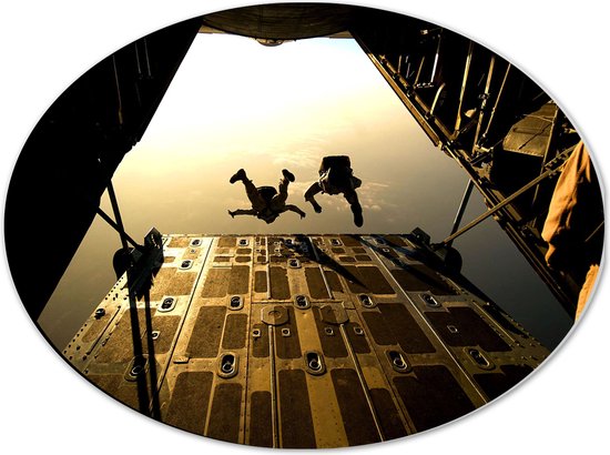 Dibond Ovaal - Skydivers van Platform in Vliegtuig - 40x30 cm Foto op Ovaal (Met Ophangsysteem)