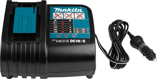 Zwarte Makita DC18SE snellader met turquoise batterijhouder, indicatielampjes en autoladerkabel.