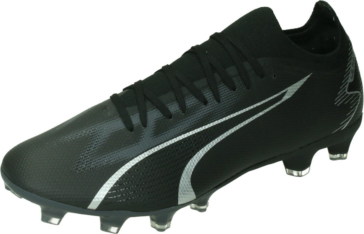 PUMA ULTRA MATCH FG/AG voetbalschoenen in zwart, maat 44,5, met een gestroomlijnd ontwerp en stevige noppen.