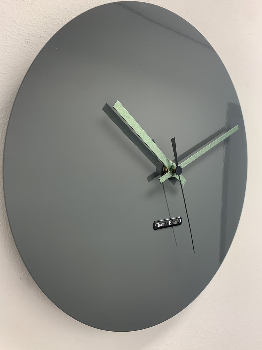 Wandklok CHANTALBRANDO -- MOONTAN GREY NARDO -- MODERN DESIGN -- MADE IN HOLLAND