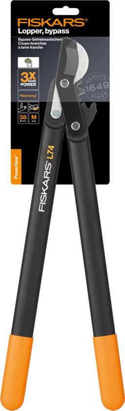Fiskars L74 bypass takkenschaar met zwarte handgrepen en oranje uiteinden.