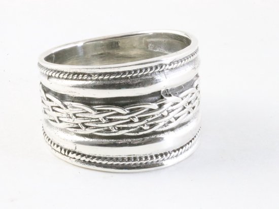Brede zilveren ring met kabelpatronen - maat 17.5