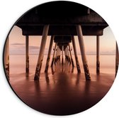 Dibond Muurcirkel - Pier - Strand - Zee - Zand - 20x20 cm Foto op Aluminium Muurcirkel (met ophangsysteem)