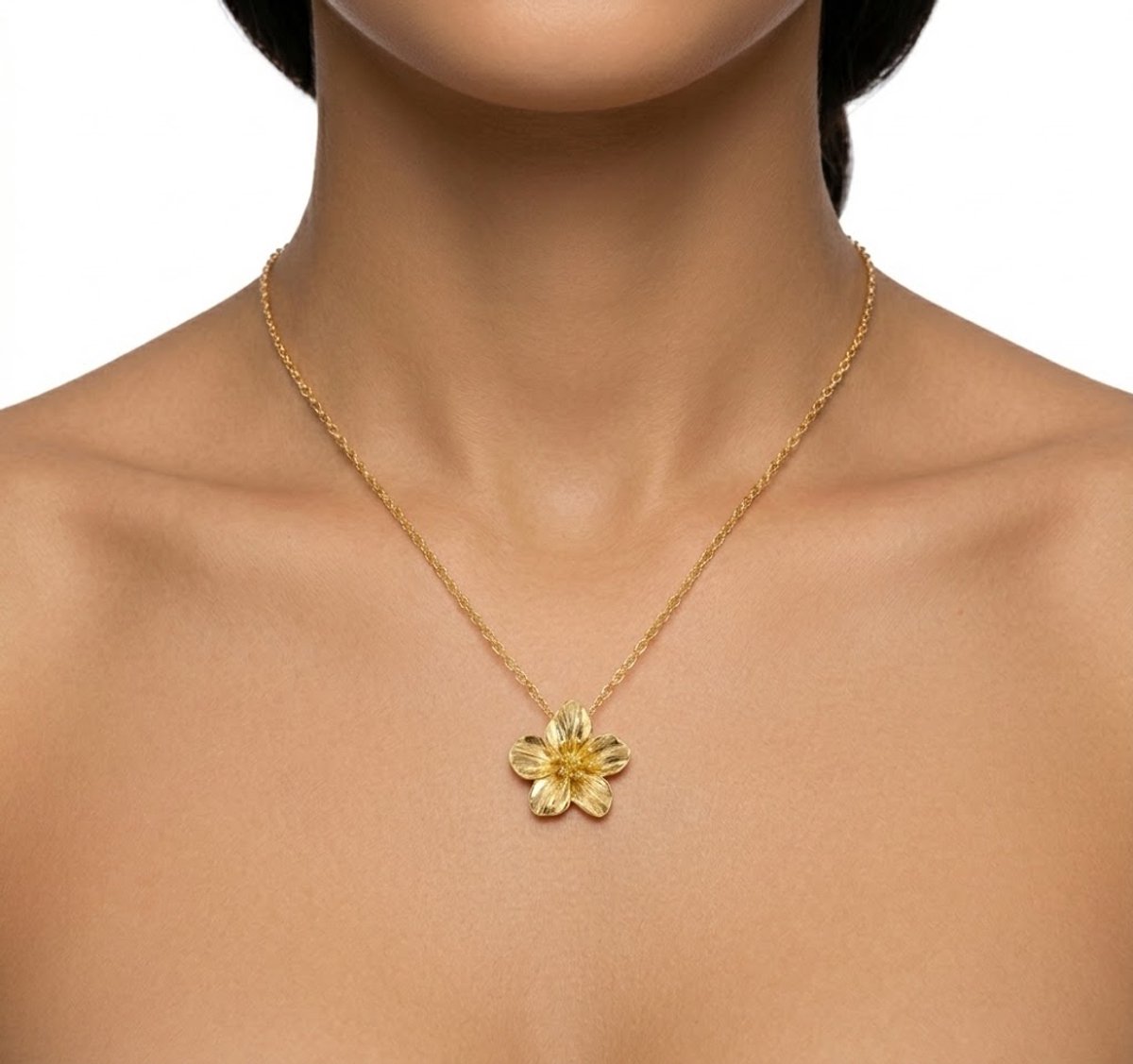 Goudkleurige dames ketting met bloemenhanger – fijne schakelketting met vijfbladige bloem