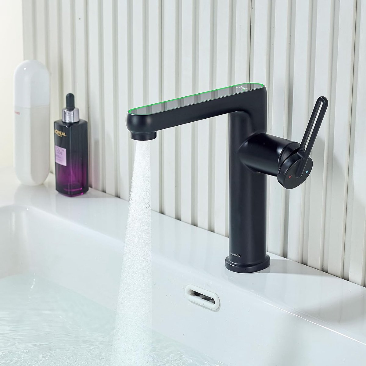 Water tap bathroom with LED temperature display black - Wastafelarmaturen uittrekbaar LakeBayMZC eengreepsmengkraan - ShopVlot