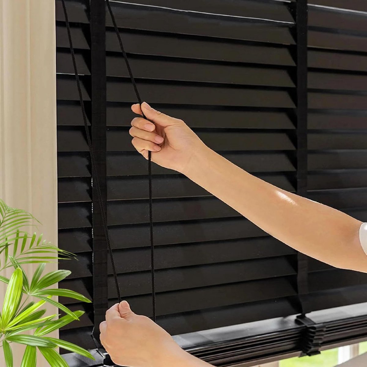 Houten Jaloezieën - Raambekleding - Privacy Instellen - Massief Hout - 120 x 175 cm - Zwart