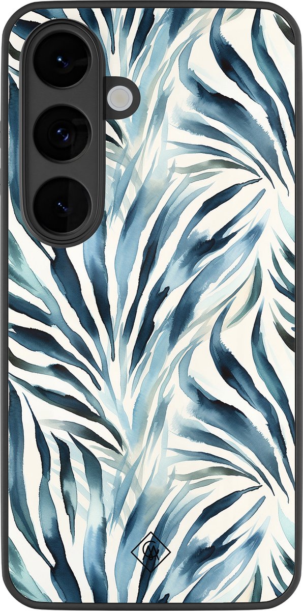Casimoda® hoesje - Geschikt voor Samsung Galaxy S26 - Japandi Waves - Luxe Hard Case Zwart - Backcover telefoonhoesje - Blauw