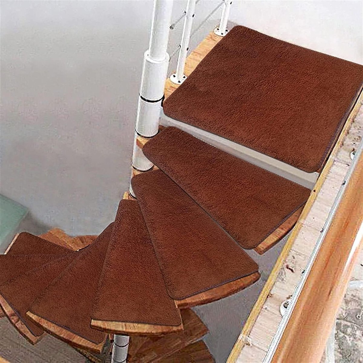 Trapmatten voor Gebogen Trap - Trapkussens Antislip - Veilige Trappen - Geluiddempend Stofvrij Oppervlak - 80x80 cm - Bruin