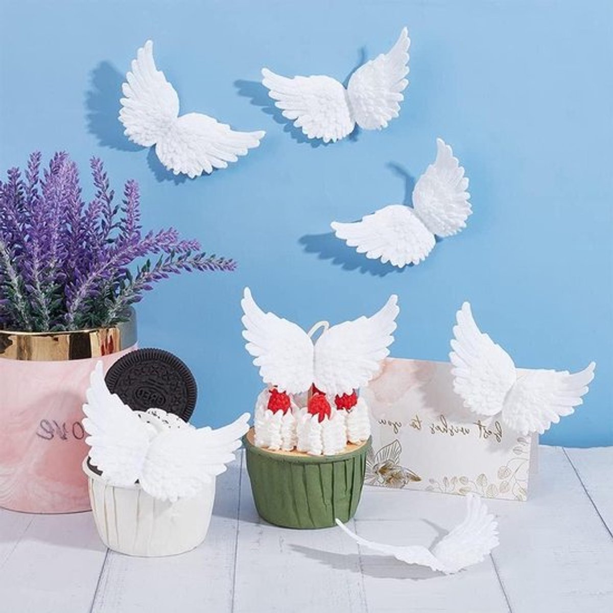 Mini Plastic Kerstboom Ornamenten - 3D Angel Vleugels - Wit - Kerstfeest Decoratie - Handgemaakte Ambacht - Geschikt voor DIY - Klein Model - Witte Veer - 12 Stuks
