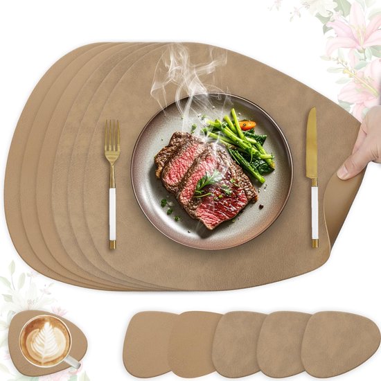 Une main pose un set de 6 sets de table beiges en similicuir, avec un dîner de steak dessus.