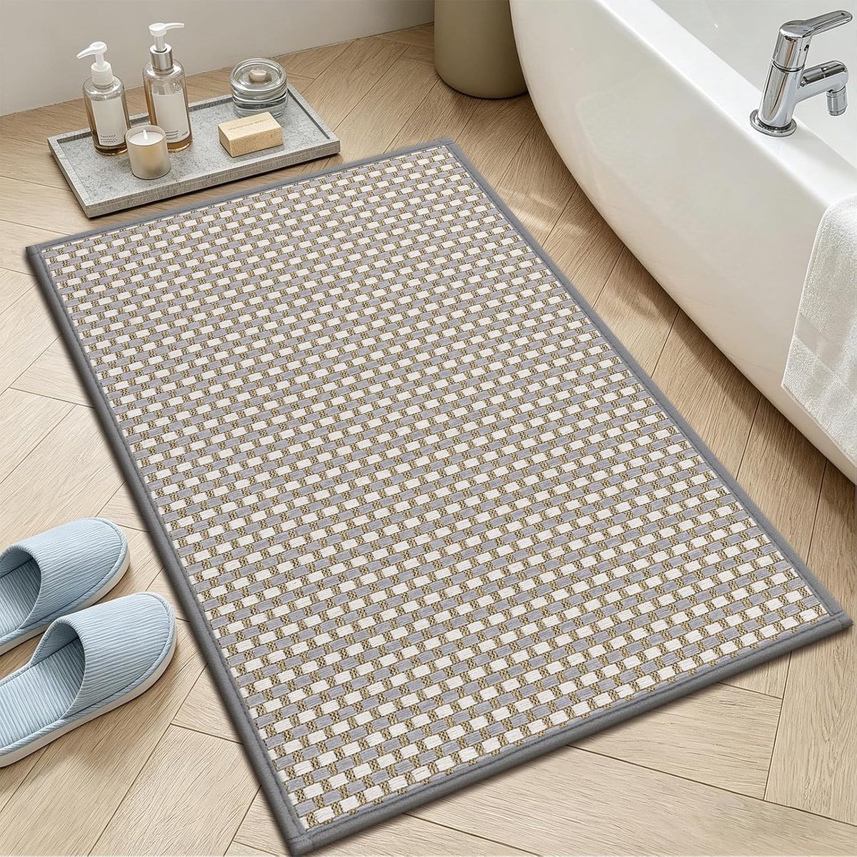 SnelShoppen - Antislip Badmat - Kleine Badkamer Tapijt - Zacht, Wasbaar en Sneldrogend Douchematt met Rubber Onderkant - 43 x 76 cm - Grijs-Wit