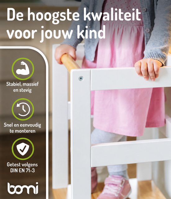 Detail van een witte BOMI leertoren met houten accenten, met de tekst "De hoogste kwaliteit voor jouw kind".