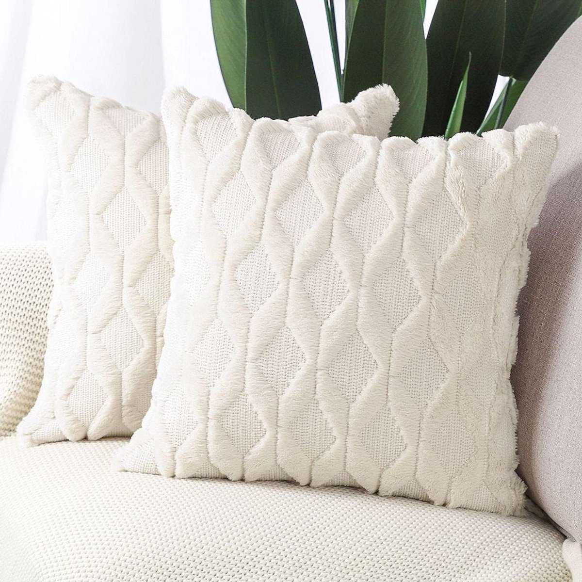 SnelShoppen - Set van 2 Luxe Kussenhoezen 65x65cm Licht Beige - Zachte Pluche Kort Wol Velvet Decoratieve Kussens voor Bank en Slaapkamer