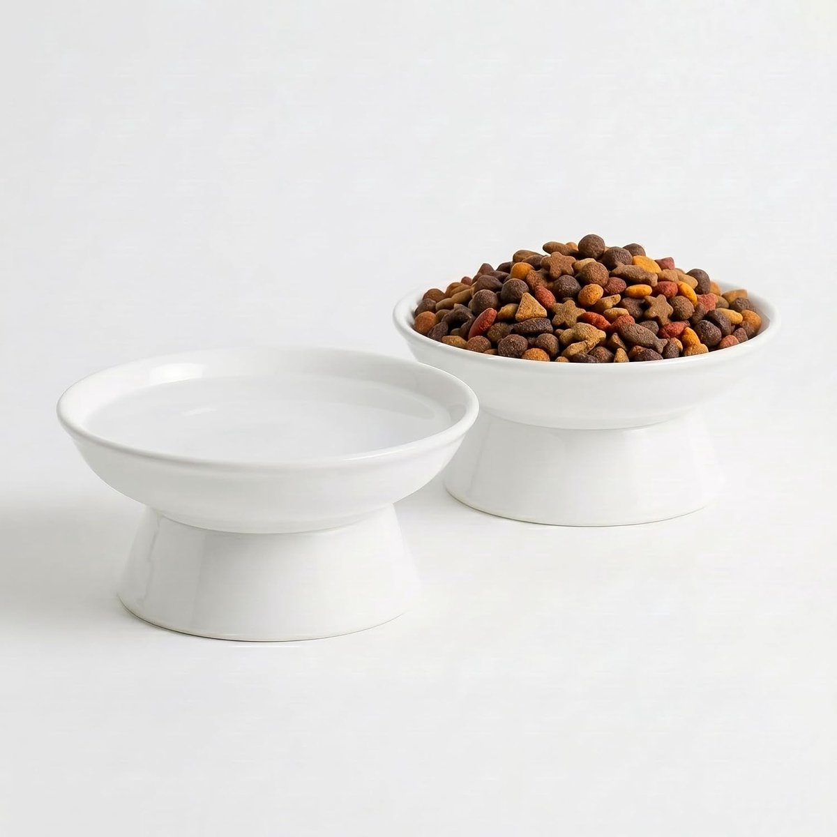 SnelShoppen - Set van 2 Raised Ceramic Kattenvoerbakken - 16cm x 6cm Witte Voer- en Drinkbak voor Katten met Antivomiet Design - Ideaal voor Meerdere